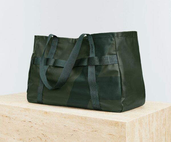 Active Tote 45L in Forest Green - Image 2