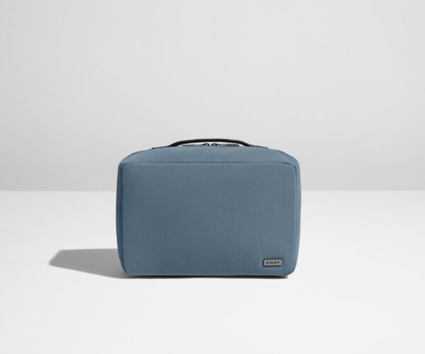 The Small Toiletry Bag in Coast Blue